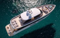 Du thuyền mới dài 98 foot của Azimut có hồ bơi vô cực nằm trên boong trên