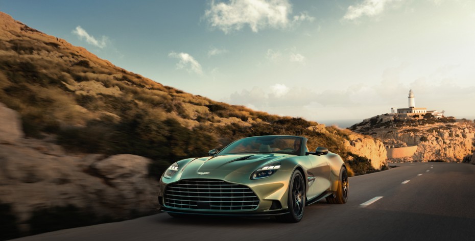 Aston Martin Vanquish Volante - xe mui xếp động cơ đặt trước mạnh nhất thế giới