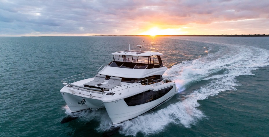 Tam Sơn Yachting chính thức phân phối thương hiệu thuyền máy hai thân Aquila tại Việt Nam