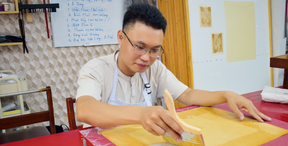 [Cà phê sáng] Công việc thú vị của "bác sĩ giấy" Bùi Tiến Phúc