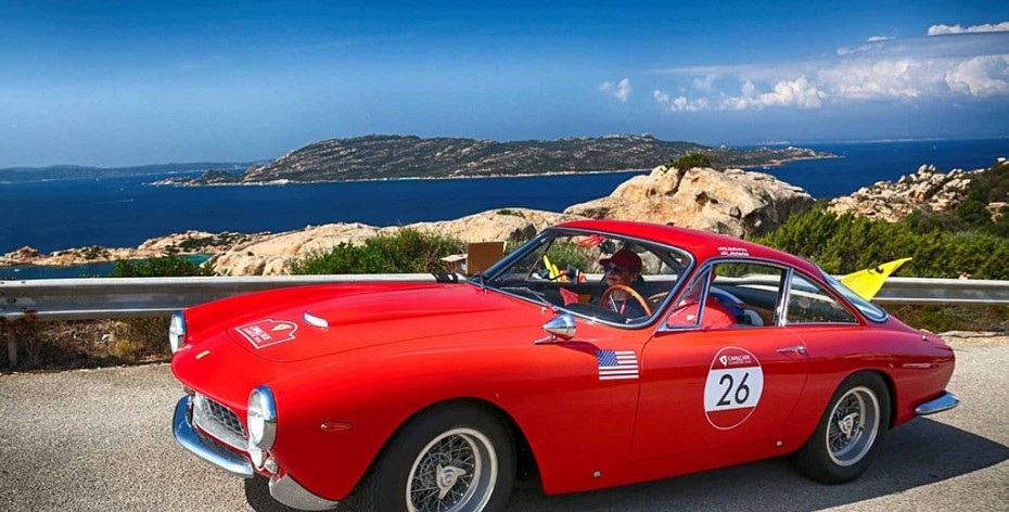 Xế cổ Ferrari ngao du trên đất Ý
