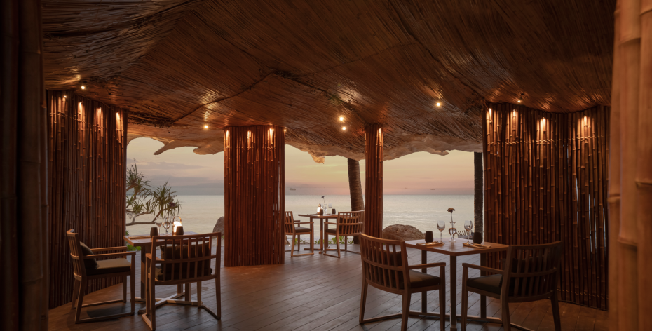 Aqua Bar & Lounge – kiến trúc mây tre mang hơi thở đại dương