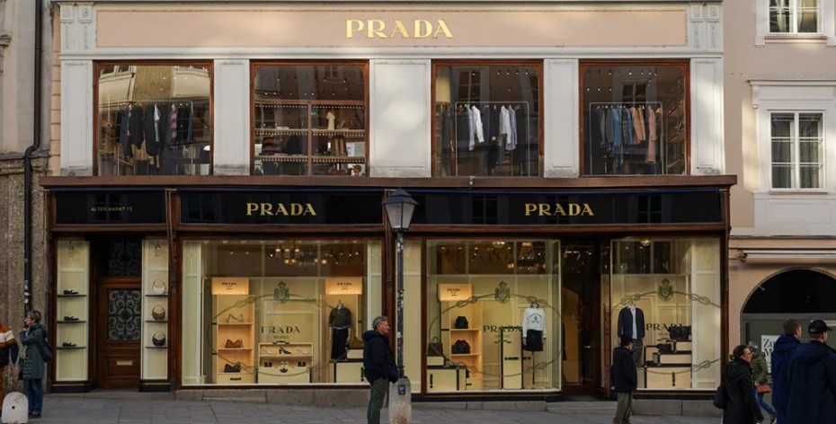 Prada sắp mua lại Versace với giá 1,6 tỷ USD