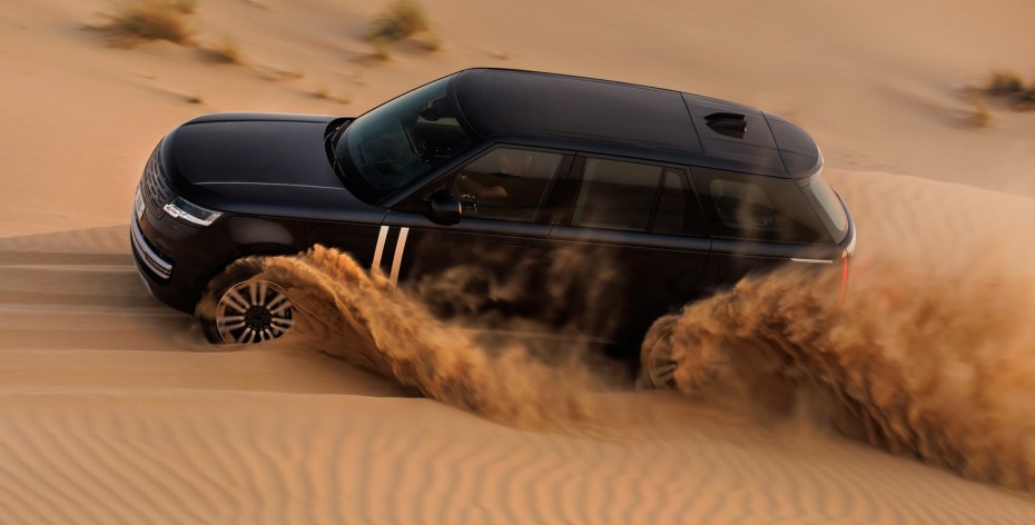 Range Rover thuần điện được đem ra "thử lửa" tại Dubai