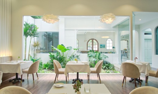 Không gian fine-dining ấm cúng tựa bữa ăn gia đình tại Olivia Dining